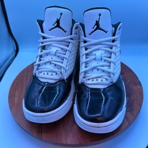 Jordan men’s 8.5 basketball shoes
